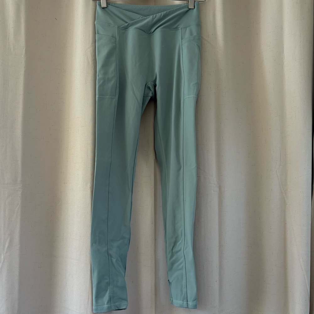 Bo + Tee Light Green Scrunch Butt Leggings with Pockets
